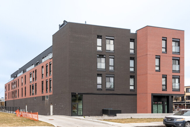 850 Myrand Av in Québec, QC - Building Photo - Building Photo