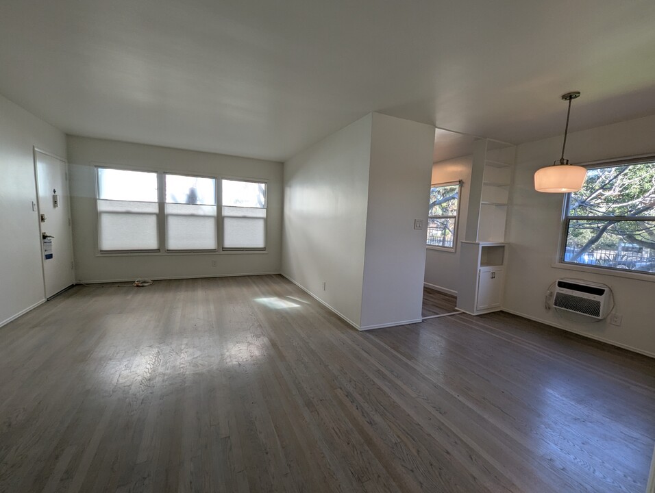 1434 S Wooster St in Los Angeles, CA - Building Photo