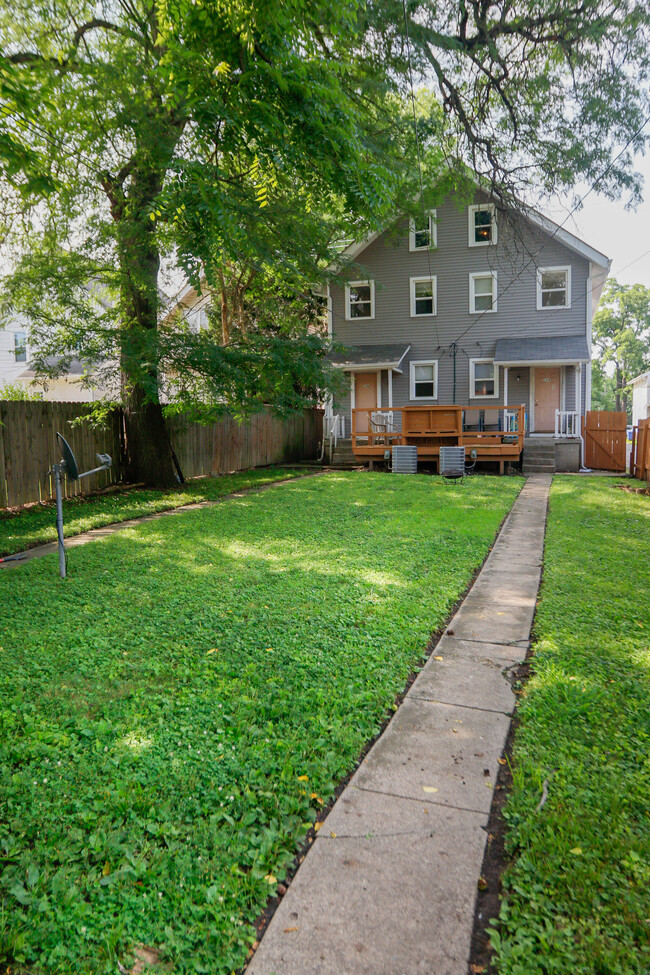 136 E Tompkins St in Columbus, OH - Foto de edificio - Building Photo