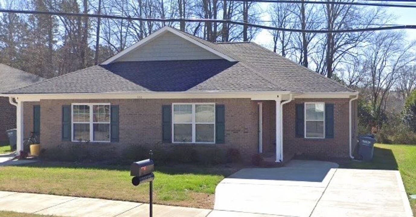 1111 Cason St in Belmont, NC - Building Photo