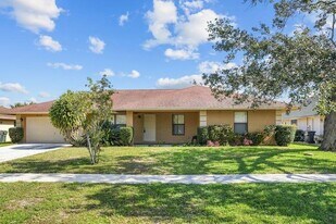 1800 Wisteria St in Wellington, FL - Building Photo