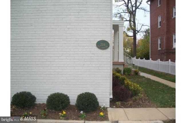 206 E Windsor Ave, Unit 202 in Alexandria, VA - Building Photo - Building Photo