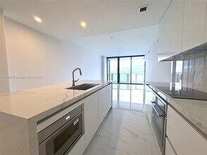 725 NE 24th St in Miami, FL - Building Photo - Building Photo