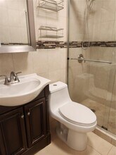 12193 SW 10th St in Miami, FL - Foto de edificio - Building Photo