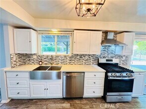 16737 Pineridge Dr in Los Angeles, CA - Building Photo - Building Photo