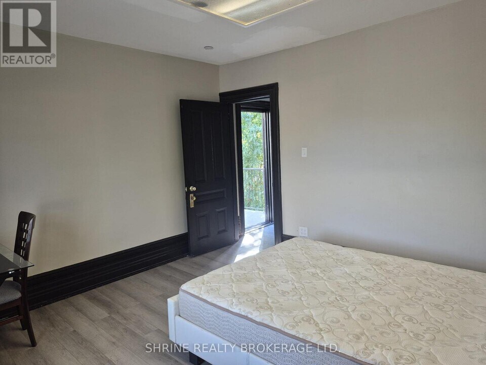 607 Queens Ave in London, ON - Building Photo