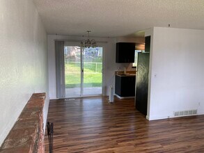 1005 S Zillah Ct, Unit A in Kennewick, WA - Building Photo - Building Photo