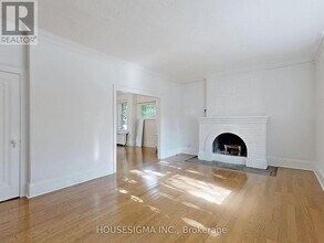 11 Oswald Crescent in Toronto, ON - Building Photo - Building Photo