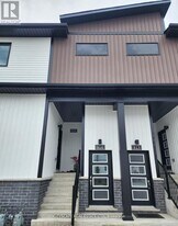 4263 Fourth Ave in Niagara Falls, ON - Building Photo