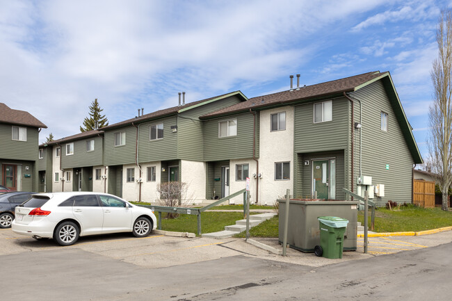 Rundlemere Green in Calgary, AB - Building Photo - Building Photo