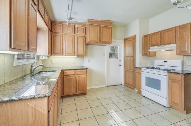 603 Westmoreland Dr in San Antonio, TX - Building Photo