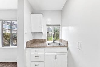 530 W 9th St in Long Beach, CA - Foto de edificio - Building Photo