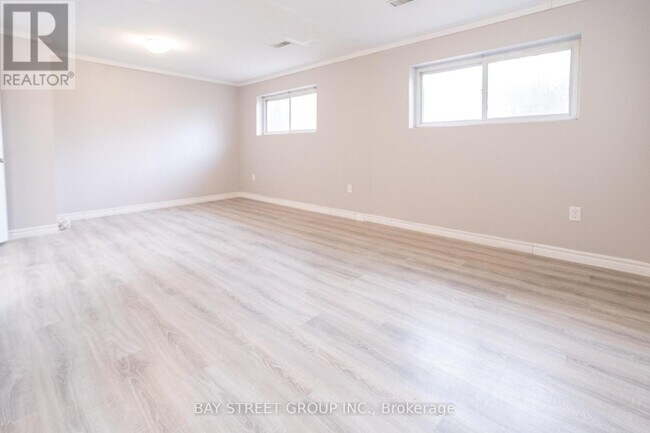 15 Old Oxford Rd in St Catharines, ON - Building Photo - Building Photo