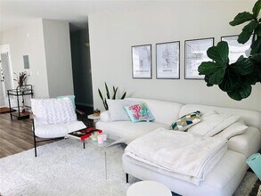 851 Meridian Ave, Unit 31 in Miami Beach, FL - Building Photo - Building Photo