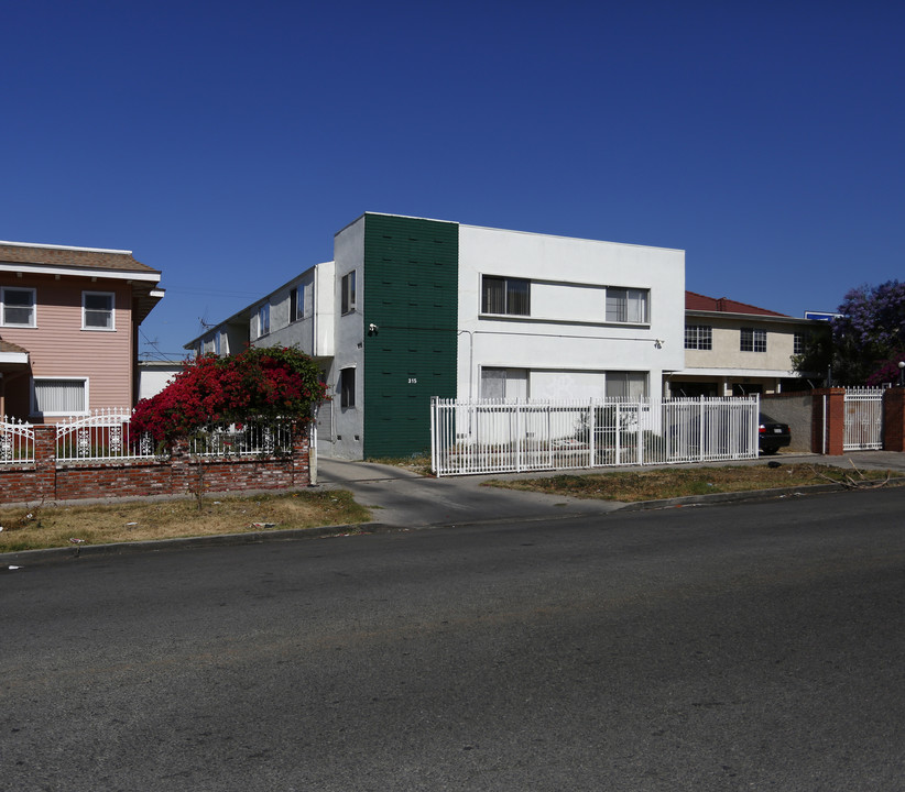 315 S Serrano Ave in Los Angeles, CA - Foto de edificio