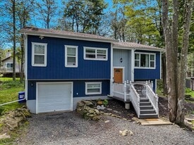 9326 Fairmount Way in Tobyhanna, PA - Building Photo