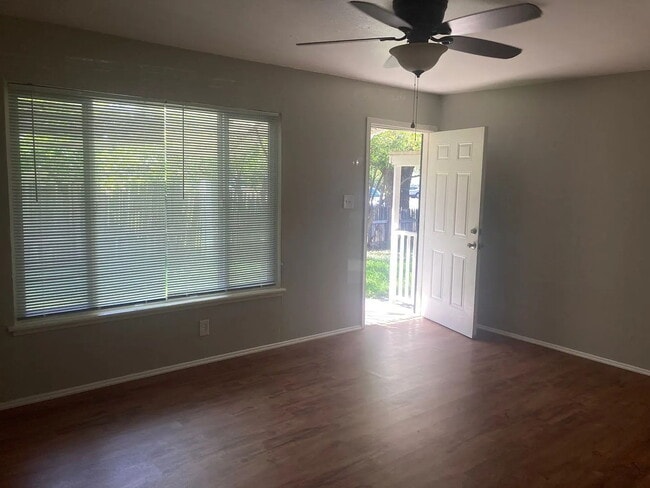 898 Yosemite Pkwy in Merced, CA - Building Photo - Building Photo