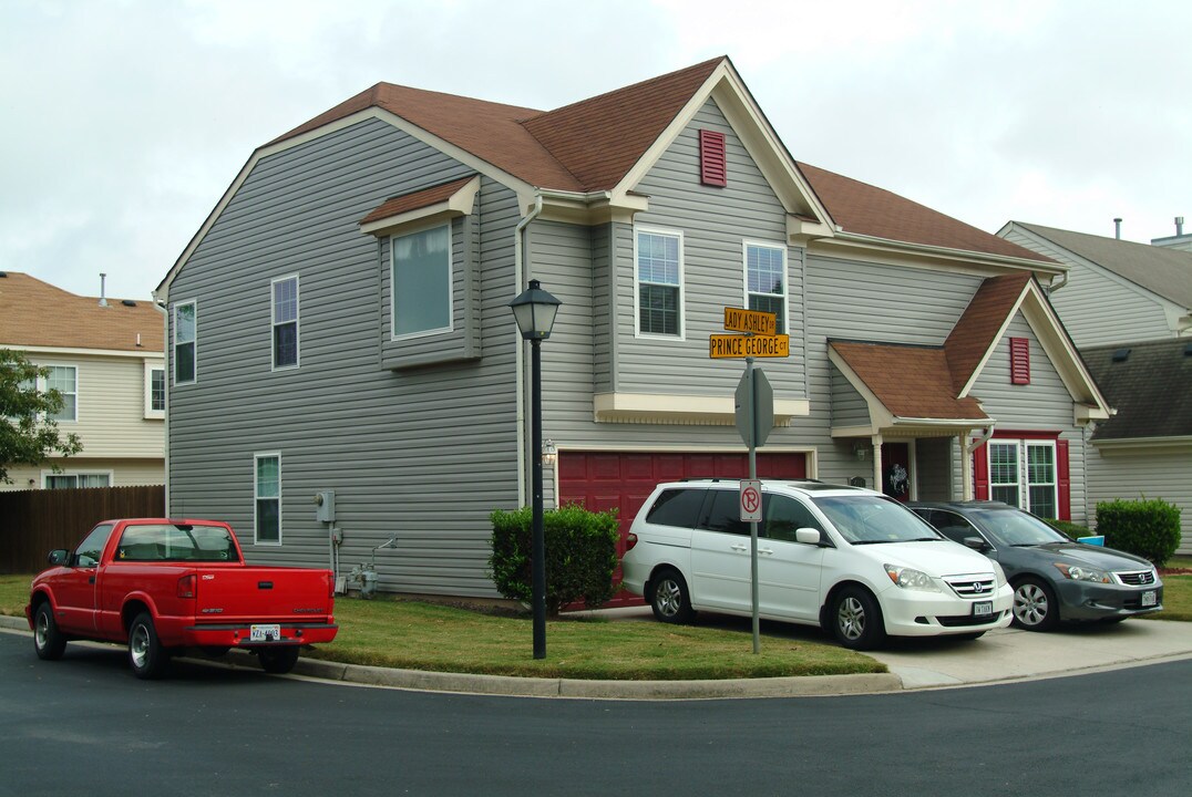 416 Prince George Ct in Chesapeake, VA - Foto de edificio
