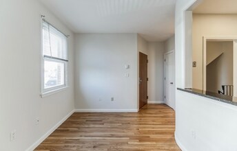 202 H St in Boston, MA - Building Photo - Building Photo