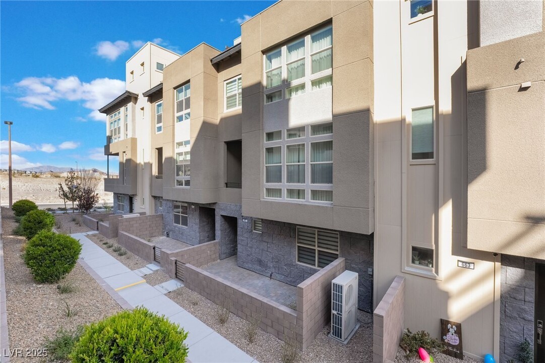 667 Grey Saker St in Las Vegas, NV - Building Photo