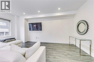 28 Barley Ln in Ancaster, ON - Building Photo - Building Photo