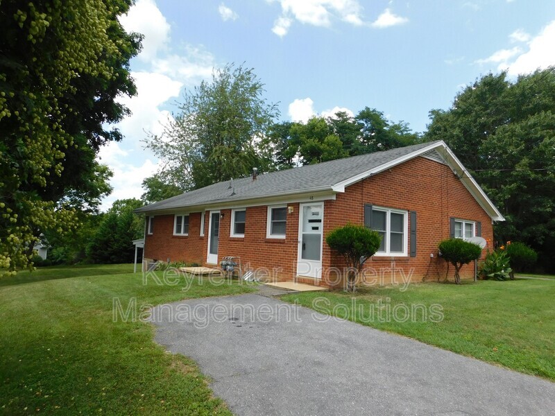 48 Lee St in Verona, VA - Building Photo