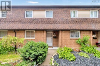6470 Thornberry Crescent in Windsor, ON - Building Photo - Building Photo