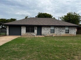 713 E Avenue F in Midlothian, TX - Building Photo