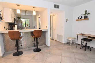 1716 Glenhouse Dr, Unit GL323 in Sarasota, FL - Foto de edificio - Building Photo