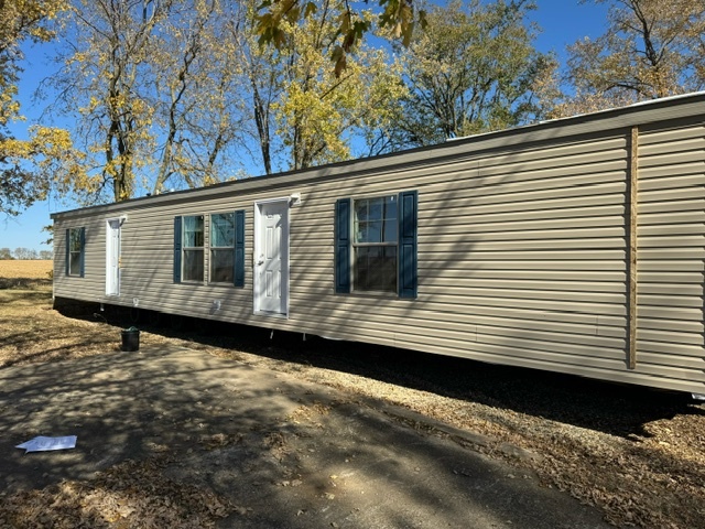 420 Abens Ave in Henry, IL - Foto de edificio