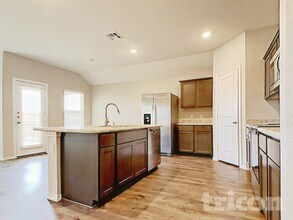 1904 Strongbark Dr in Royse City, TX - Building Photo - Building Photo