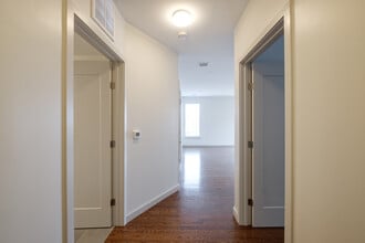 76 Thorndike St, Unit 4 in Brookline, MA - Foto de edificio - Building Photo