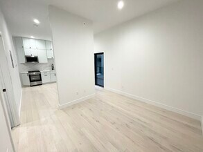 173 Maverick St, Unit #201 in Boston, MA - Building Photo - Building Photo