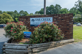 Oak Creek Apartments in Jackson, MS - Foto de edificio - Building Photo