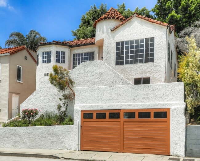 1811 W Silver Lake Dr in Los Angeles, CA - Building Photo - Building Photo