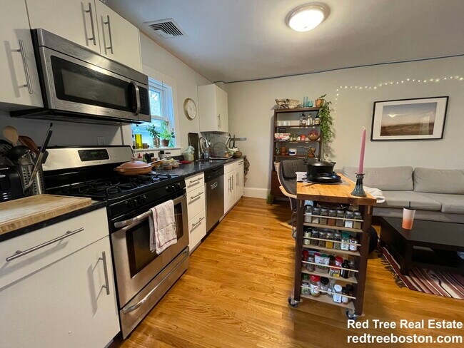 7 Riverside Pl in Cambridge, MA - Building Photo - Building Photo