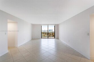 9 Island Ave in Miami Beach, FL - Building Photo - Building Photo