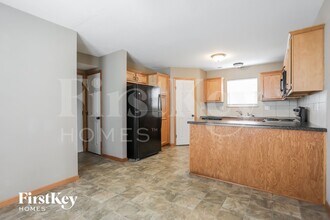 316 NE Coldwater Creek Dr in Grain Valley, MO - Foto de edificio - Building Photo