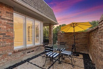 10541 Berry Knoll Dr in Dallas, TX - Building Photo - Building Photo