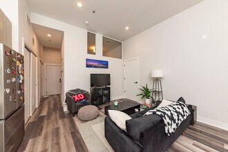 2322 N Clark St, Unit 410 in Chicago, IL - Building Photo - Building Photo