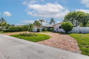 4430 NE 28th Terrace in Lighthouse Point, FL - Building Photo