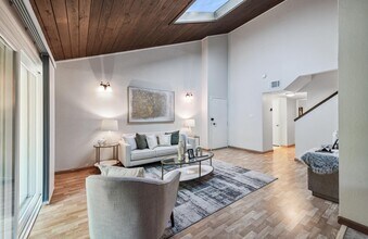 2724 Oak Rd, Unit 119 in Walnut Creek, CA - Building Photo - Building Photo