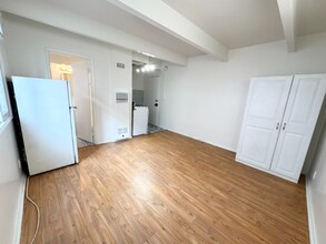 7032 Hawthorn Ave in Los Angeles, CA - Building Photo - Building Photo