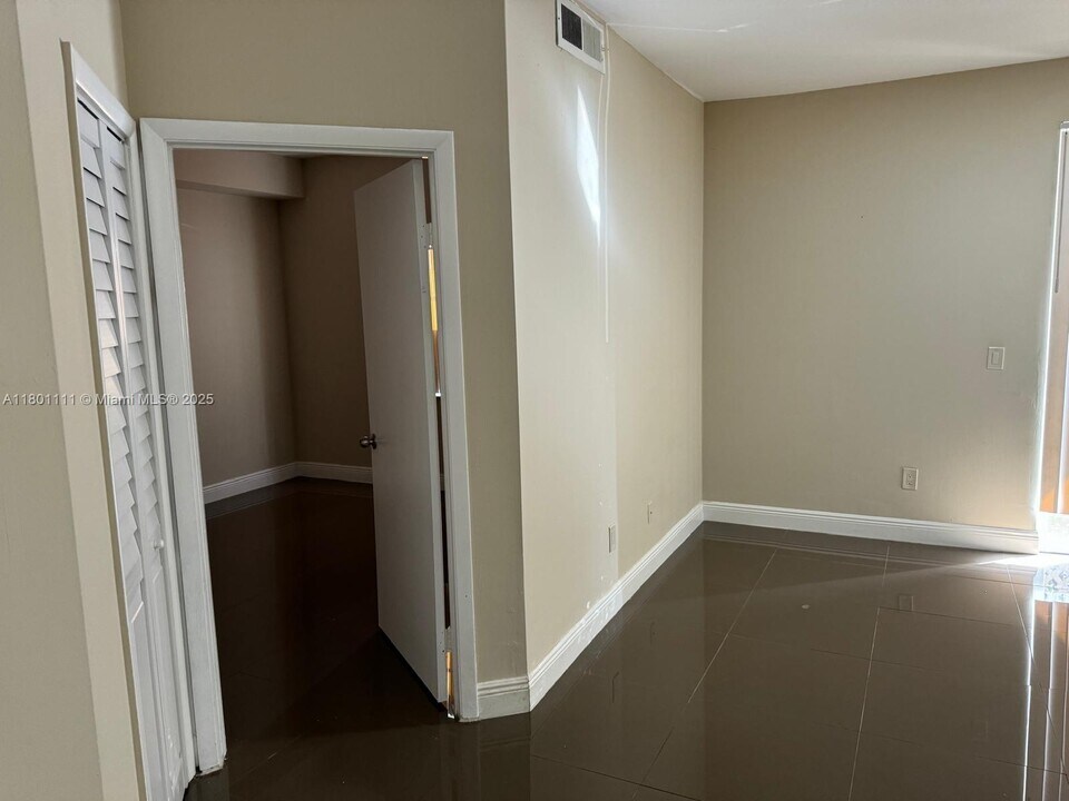 18324 NW 68th Ave in Hialeah, FL - Building Photo