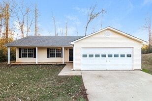 39 Fairview Dr in Newnan, GA - Building Photo