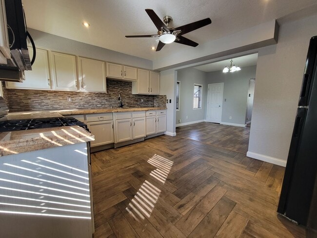 1421 W 4th St in Davenport, IA - Building Photo - Building Photo