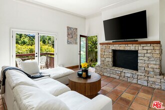 2251 Sunset Heights Dr in Los Angeles, CA - Building Photo - Building Photo