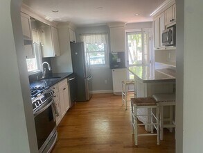 131 Hibbert St in Arlington, MA - Building Photo - Building Photo