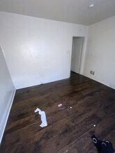 8356 Strathmore Pl in Jennings, MO - Building Photo - Building Photo