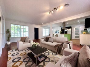 401 Savona Ave in Coral Gables, FL - Building Photo - Building Photo